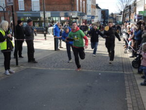 Hinckley Pancake Race 2016 - Article Sara Vinagre photograph